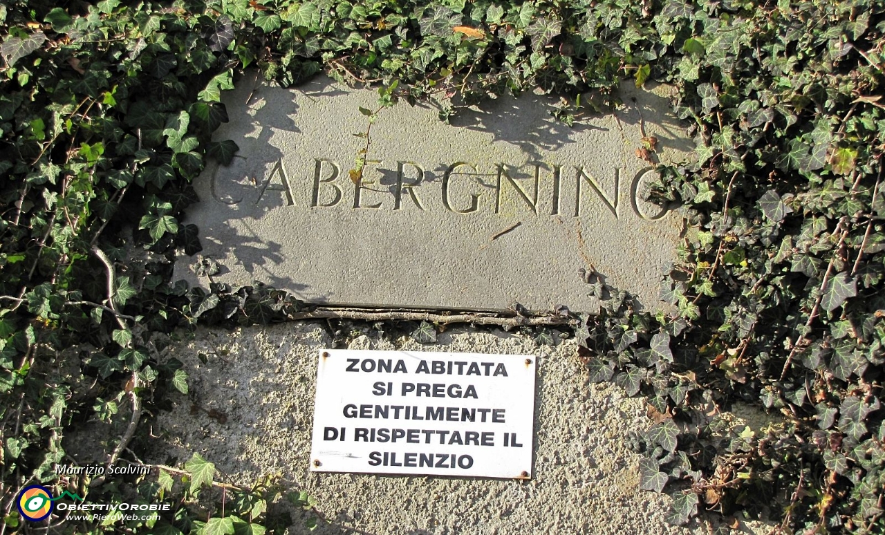 20 Arrivo a Cabergnino, capolinea della stradina asfaltata....JPG